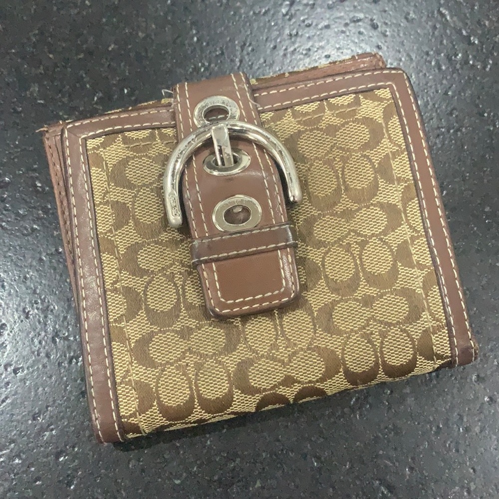 Coach Wallet! Some useage!